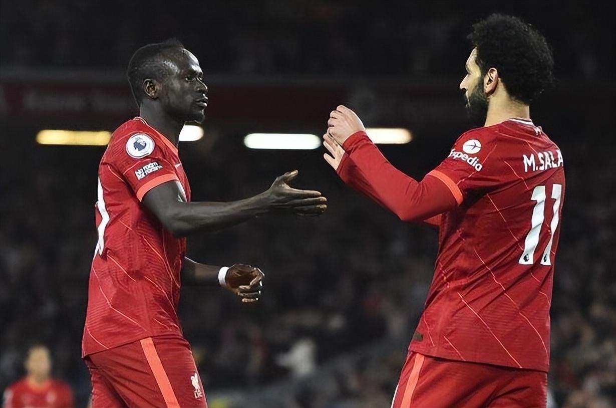 孙兴慜被称为是职业球员的标杆（创纪录！孙兴慜再获认可，比肩姆巴佩，成足坛标杆）