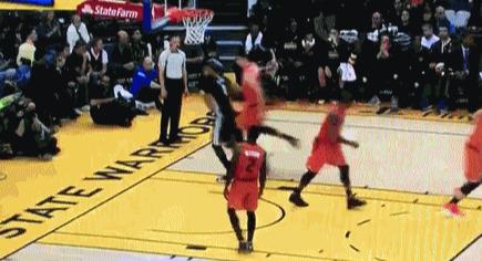 nba篮球搞笑视频集锦高清（NBA十大搞笑场景：哈登马努假摔比演技，库里与奥胖救球区别大）