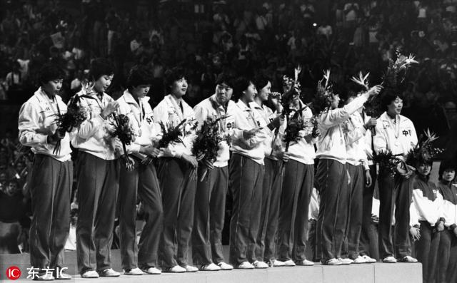 历届中国女排夺冠(回顾中国女排军团三次奥运登巅峰! 感动中国曾9夺世界冠军)