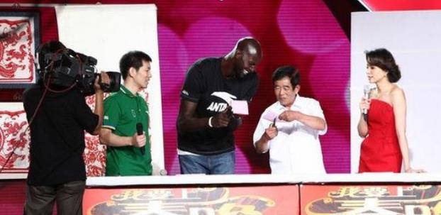 篮球馆新春对联(球星也爱春节文化,有人爱饺子,有人爱春联,乔丹让人捧腹大笑)