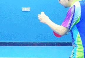 乒乓球怎么发旋转球（学会这招发球，同样的动作发两种旋转的球，不信你的对手不上当）