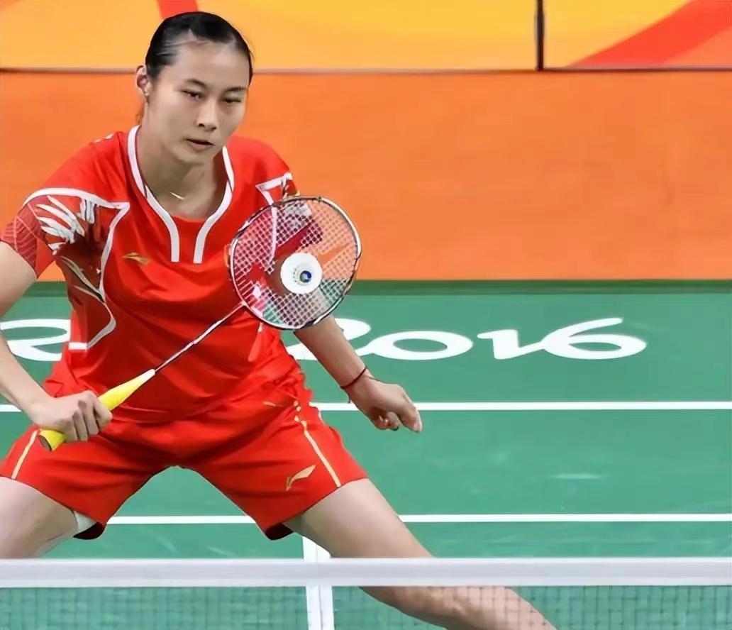 中国最早羽毛球一姐是(国羽一姐王仪涵:54次冠军换不来奥运金牌,退役后嫁师弟终得幸福)