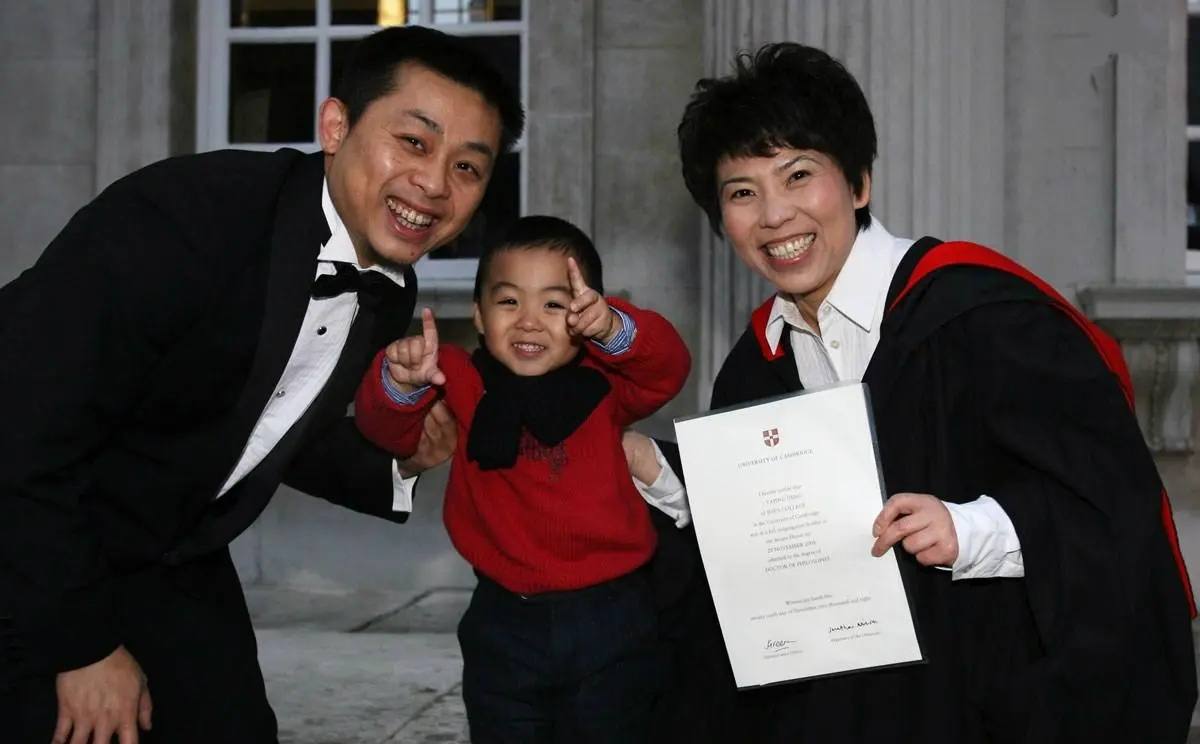 邓亚萍简历个人资料简介毕业学校（她身高1米55，却拿18块金牌，25岁读清华，35岁成剑桥博士，凭啥）