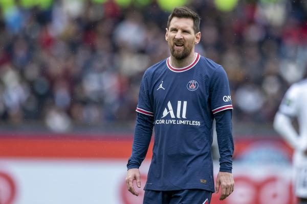 梅西内马尔鸟巢踩场（满场嘘声！梅西内马尔遭巴黎球迷倒戈，夏天他们集体散伙？）