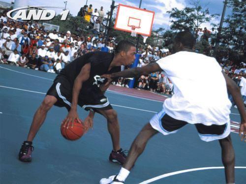 美国篮球教授中国打架(职业球员对上街球手会怎样?教授险些打架,科比完爆街球高手!)