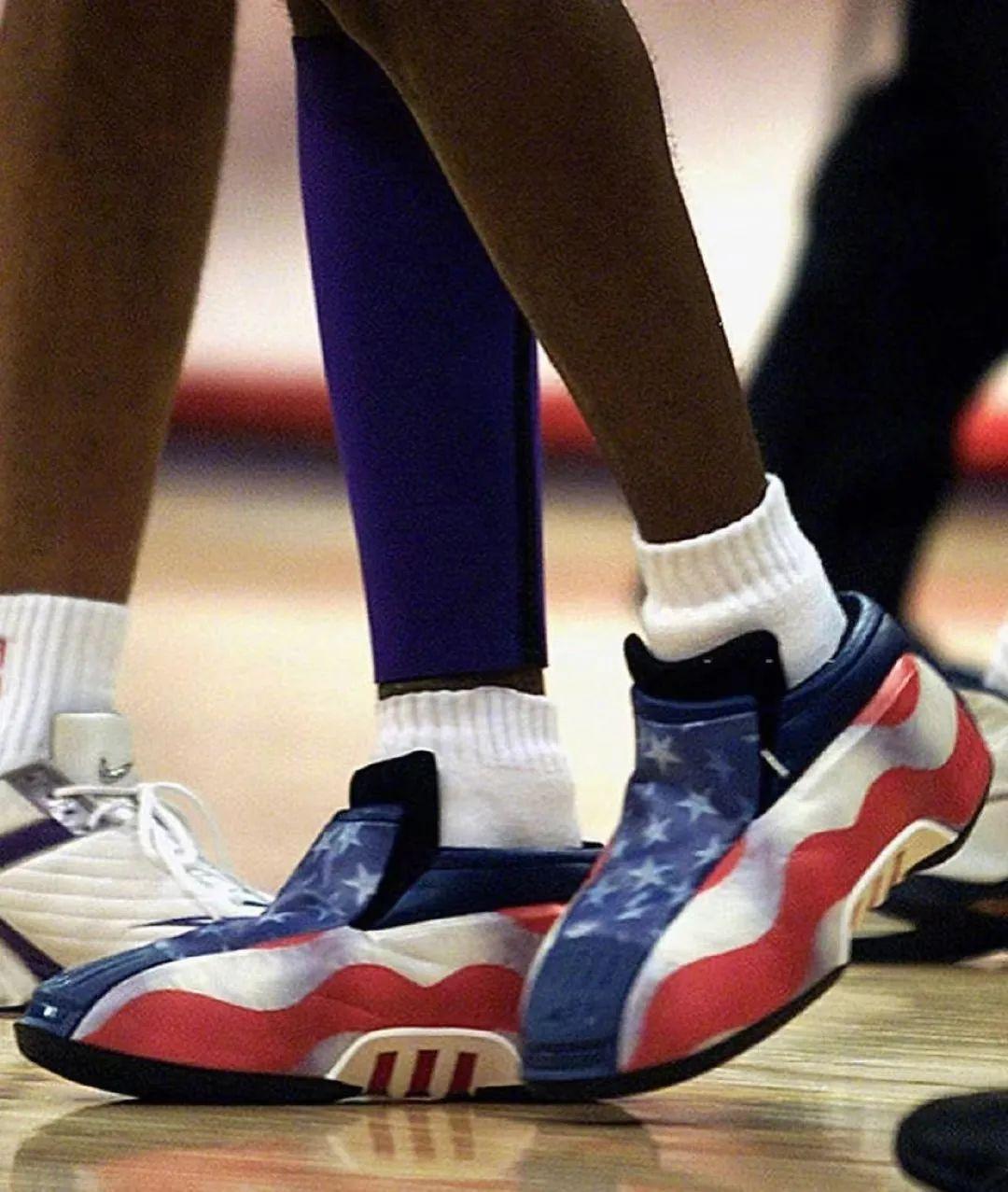 科比上脚过的球鞋（为何拒绝上脚第三代个人签名鞋？科比阿迪达斯时期球鞋全盘点）