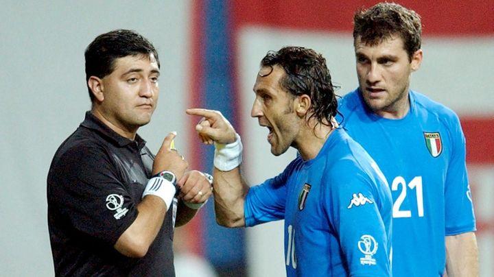 意大利与韩国足球断交原因(2002亚洲足球之耻!韩国靠黑哨淘汰两大世界冠军,你敢进我就敢吹)