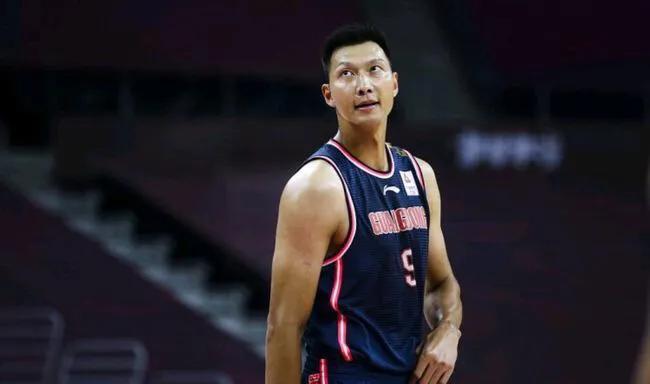 易建联年薪最高多少万（易建联正式复出！为广东效力16个赛季，他一共能拿到多少薪水？）