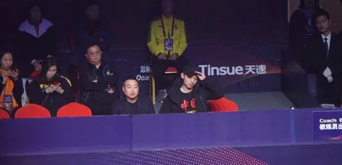 张继科看刘诗雯哪一年(张继科刘诗雯握手,眼神不敢直视,也许是他们遇见的太早……)