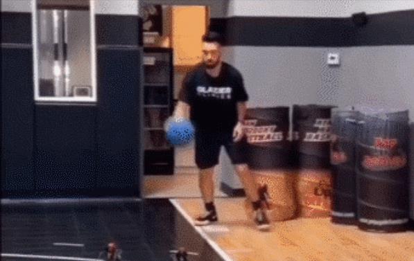 篮球组合动作(晃遍无数人!这是莫兰特罗斯最爱用的过人招式)