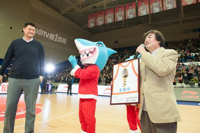 pptv篮球解说王（重磅！姚明助阵传奇回归 王燕宁短暂停结束了）