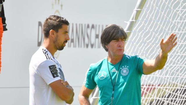 足球82号球星(“脸哥”赫迪拉挂靴:再见,大满贯领袖与被误解的模范8号)