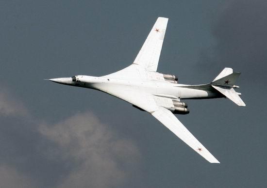 俄罗斯足球场多大（“巨无霸”图-160到底有多大？相当于两个标准篮球场的长度）