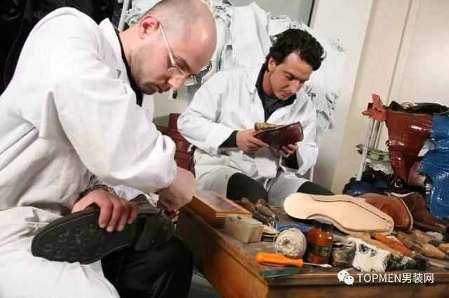 皮鞋网上买什么牌子好（男皮鞋买什么牌子好）