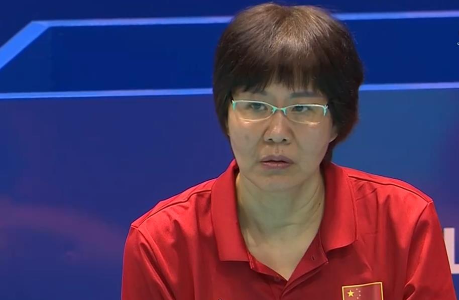 评价中国女排世界杯夺冠(中国女排10夺世界冠军!人民日报用1个字来点评,霸气十足)