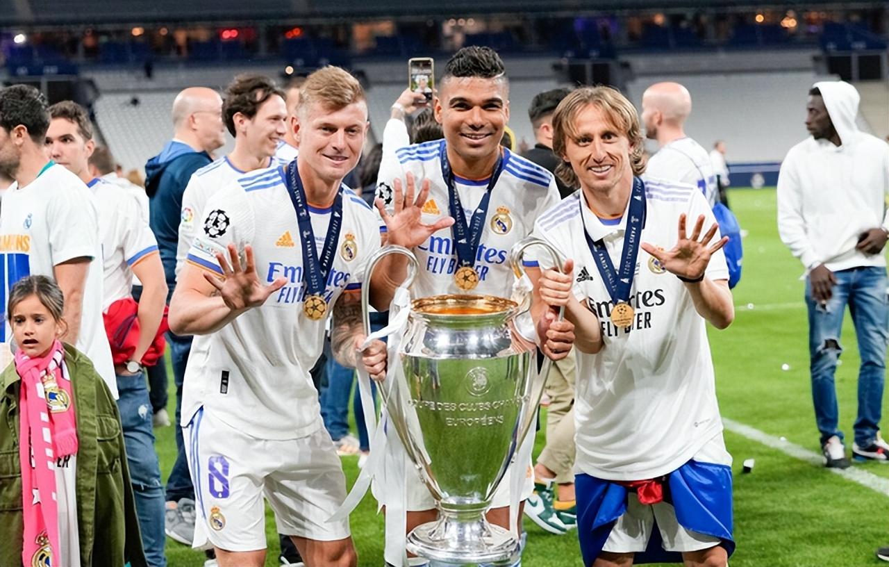 为什么齐达内获得欧冠（为什么齐达内能带领皇马实现欧冠三连冠？）