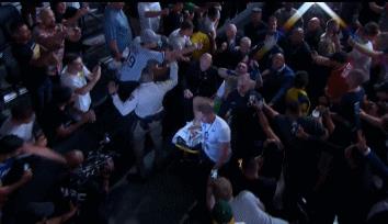 嘴炮vs钻石三番战直播（嘴炮vs钻石三番战！嘴炮左脚受伤 裁判判决钻石TKO获胜）