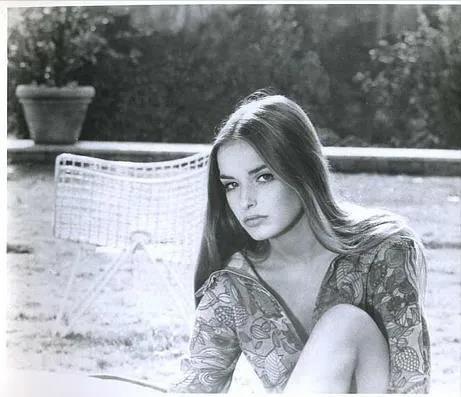 有地狱1980年由(恐怖片导演才是选美界的祖师爷!这些恐怖片女主一个比一个惊艳)