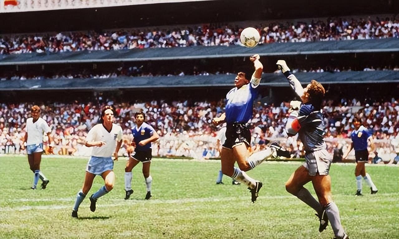 老照片之经典对决（世界杯经典老照片回顾，南美人的两次上帝之手在列）