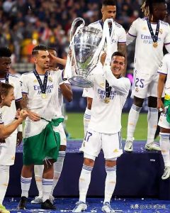 新到皇马的拉斯迪亚拉穿几号球衣(新世纪以来,哪个赛季的皇马实力最弱?从10号球衣可以找到答案)-华海博客