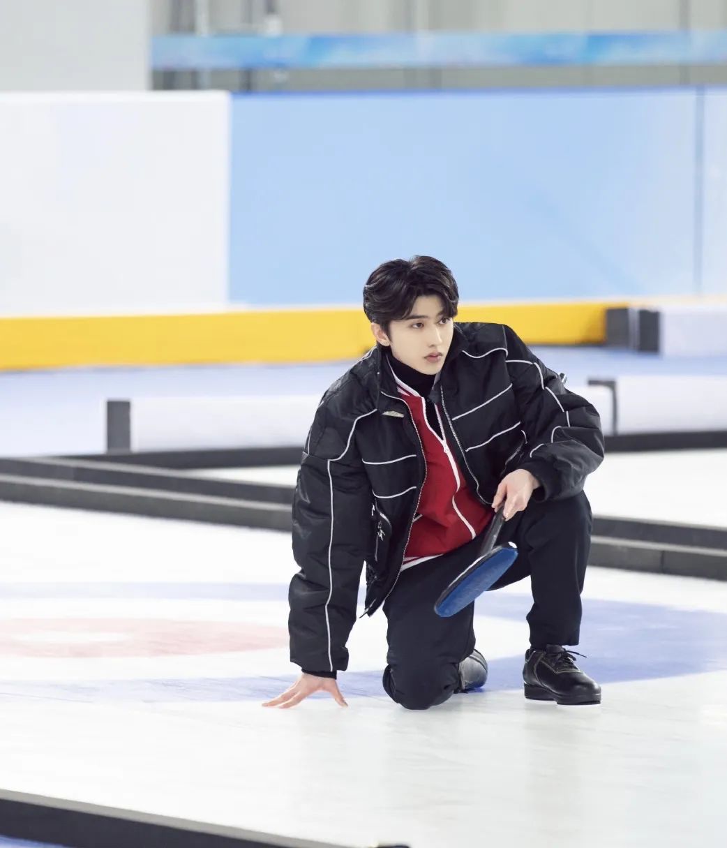 nba推广大使蔡徐坤（蔡徐坤回应被前公司“讨钱”，称并非最终结果，网友纷纷为其说话）