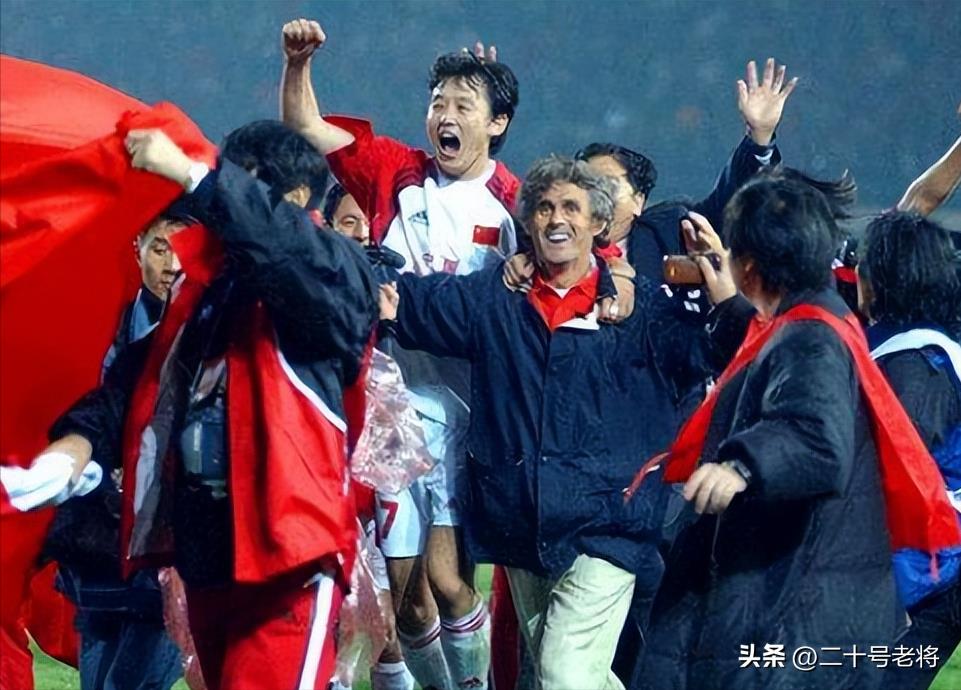 中国男足踢进世界杯是什么时候(世界杯回顾:2002年国足为什么能进世界杯?)