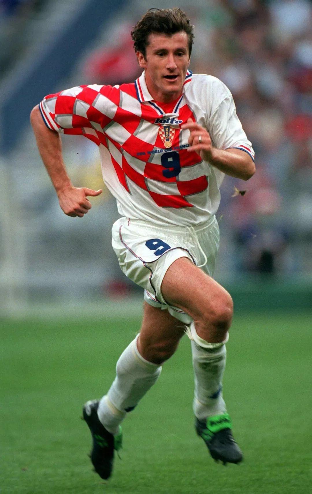 法国队1994世界杯球衣合影（世界杯经典球衣图鉴 哪一件是你的青春？）