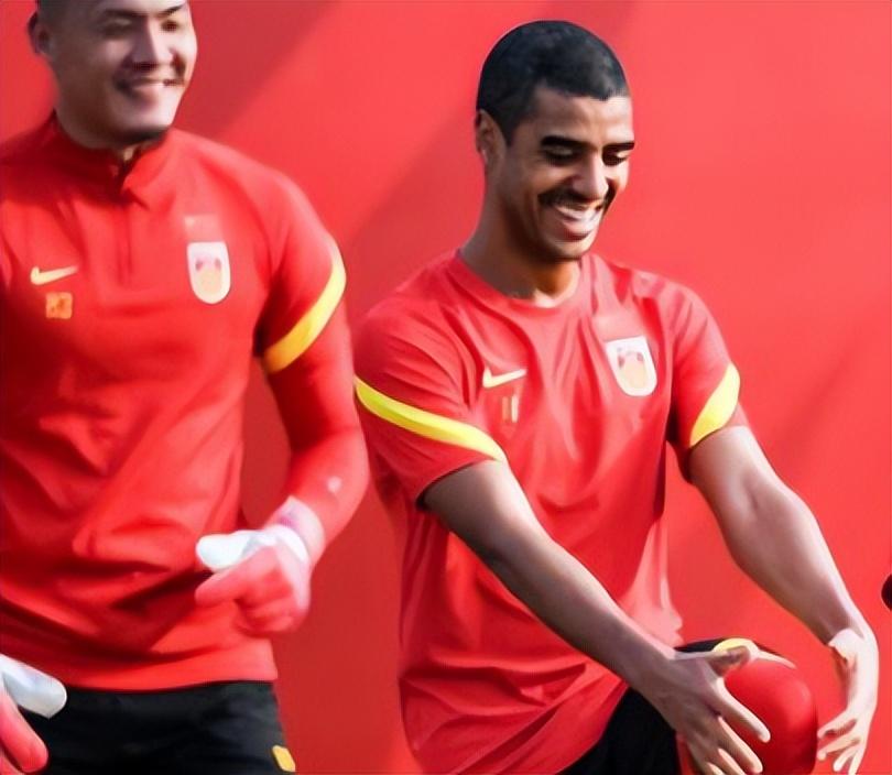 本月三位球员开启留洋是利好（恭喜！又有三名球员成功留洋，亚洲杯期待国足大放异彩）