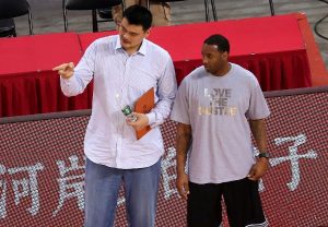 姚明慈善赛台北开打（2010年台北姚基金慈善赛，刚进NBA的林书豪接到姚明邀约电话，不敢相信以为是骗子）-华海博客