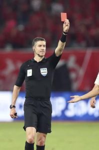 足球拿到红牌会怎么样（红牌是被罚下场？不不你错了）-华海博客