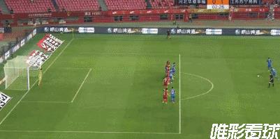 李昂任意球破门击碎不胜怪圈(第2分钟,他轰出无解世界波!第85分钟,他又踢丢门前3米绝平球!)