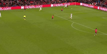 范德贝克失误送礼(齐达内红魔首秀…)