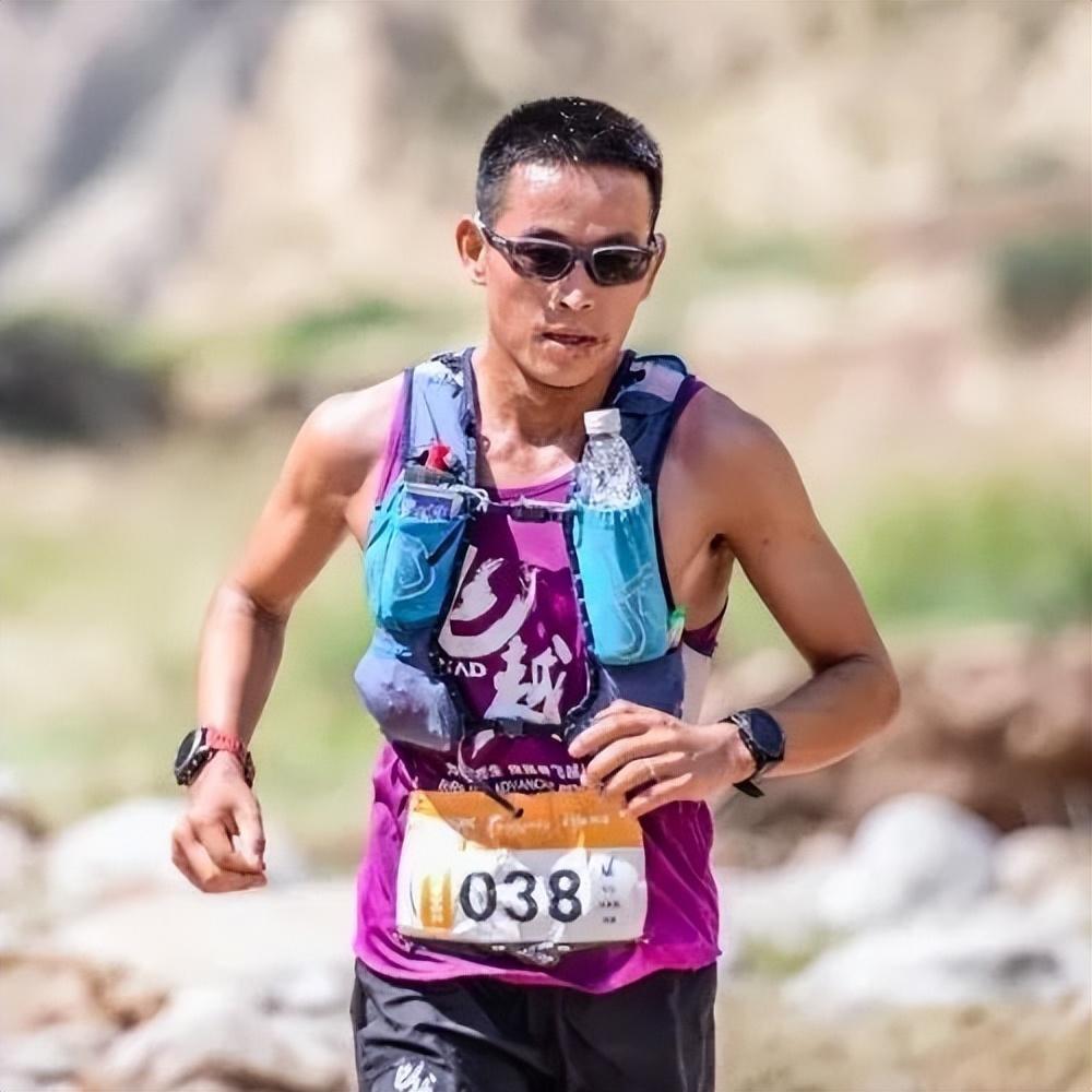 他为了冠军做出哪些牺牲（他被日本冠军称为英雄，21年却因跑马拉松遇难，2岁女儿替父领奖）