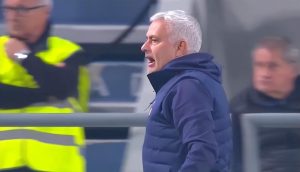 穆帅罗马被绝平(遭84分钟绝平!罗马1-1爆冷,穆帅神换人被搞砸,无缘重回前四)-华海博客