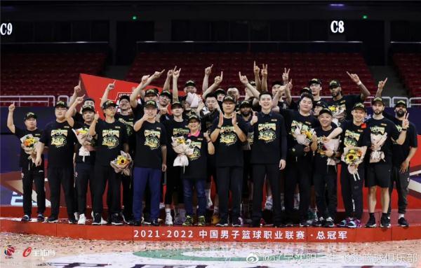 辽宁篮球队队员号码（张镇麟续约！辽篮全员阵容公布）