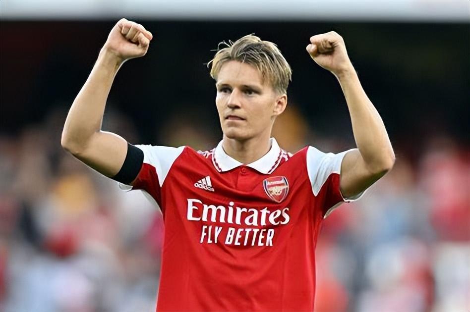 左脚前锋左脚厉害的前锋（足坛十大左脚球星：曼城四将PK梅西法老 巴萨双星成复苏关键）