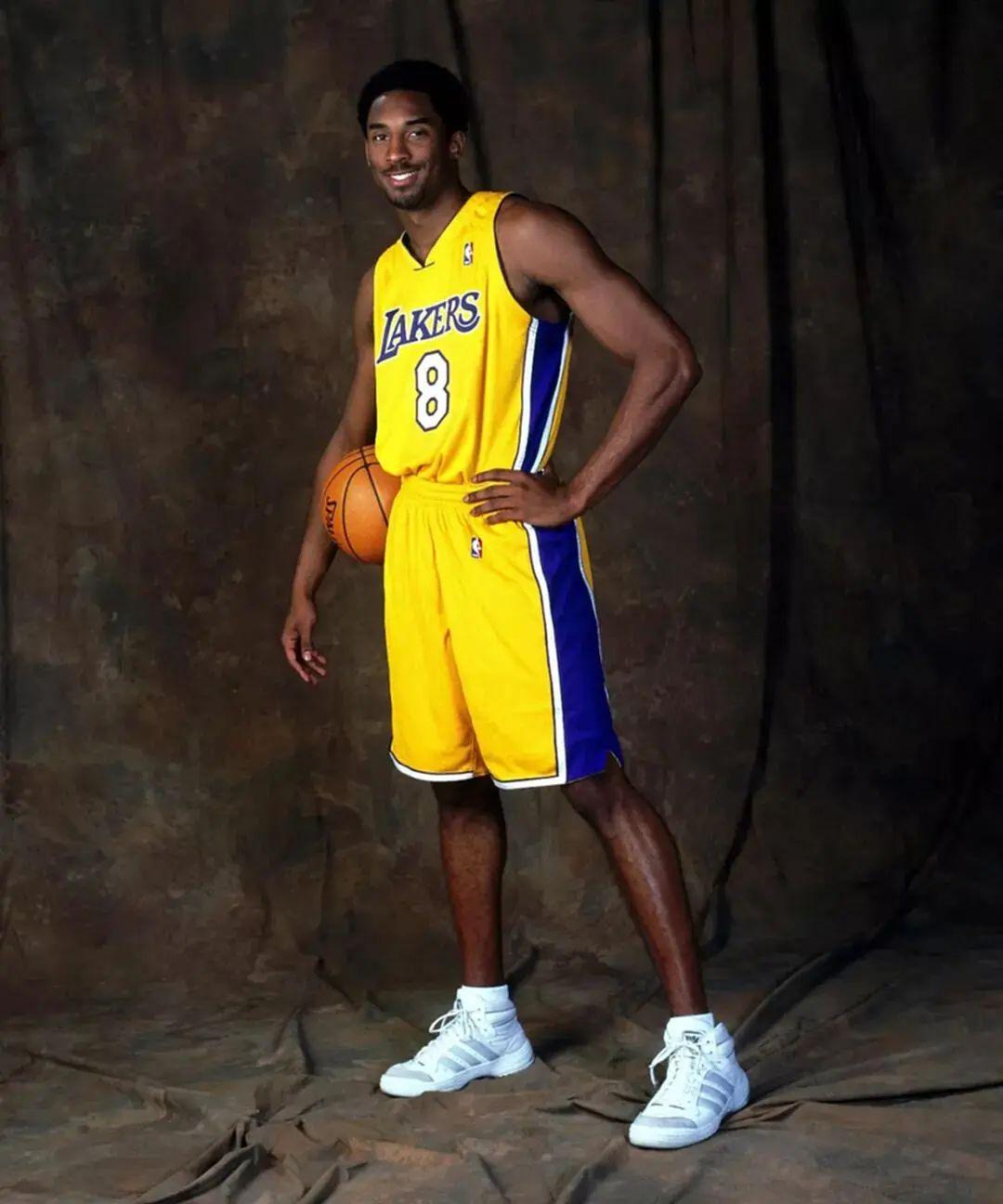 科比上脚过的球鞋（为何拒绝上脚第三代个人签名鞋？科比阿迪达斯时期球鞋全盘点）