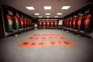 足球员中场休息在干什么（黄哥谈球：足球杂谈，中场休息，教练和球员能做什么？）-华海博客