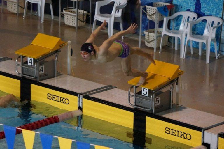 跳水怎样才能跳得好（我来告诉你，游泳出发台跳水的技巧）