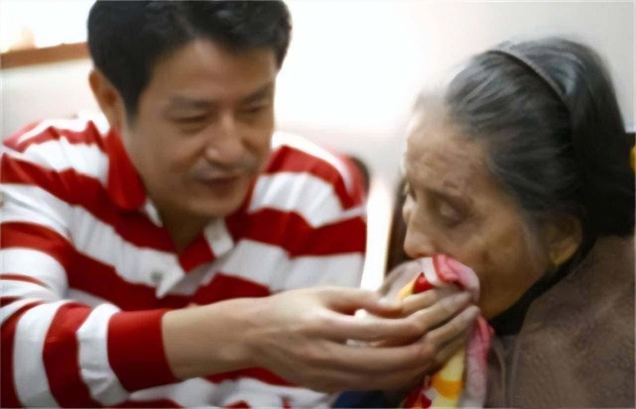 2004年女排教练（陈忠和：伤痛中走出来的女排金牌教练，再婚生活也有泪）