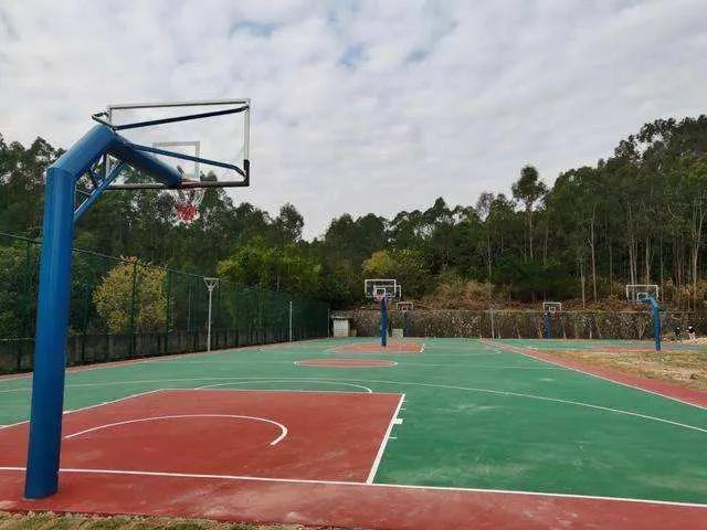 为什么这么多人喜欢打篮球（深度，为什么大多数国人都爱打篮球而不是踢足球？）