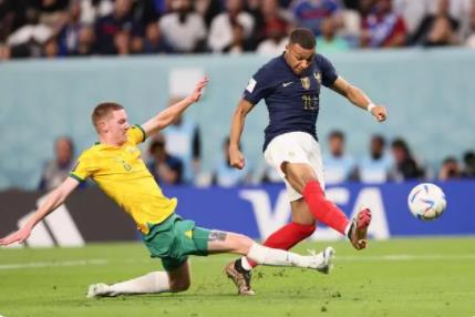 最近有什么足球比赛（世界杯最新战报：法澳战成4：1，阿根廷大冷门1：2负于沙特！墨西哥和丹麦均0：0战平对手；C罗正式离开曼联足球俱乐部）