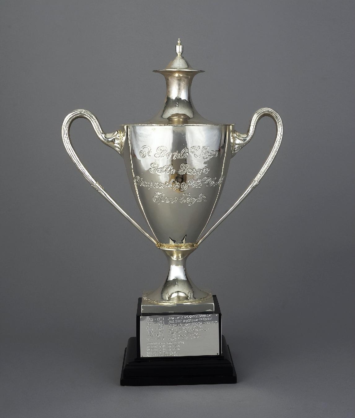 乒乓球世界杯奖杯（听藏品讲故事 - 七座世乒奖杯，一座精神丰碑）