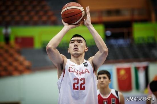 cba一代中锋(CBA:山东男篮队史第一中锋存争议,一老一小各有千秋难抉择)