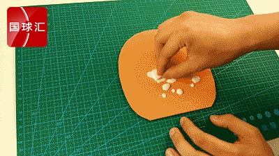 乒乓球拍怎么刷胶（有80%的人还不知道，胶皮应该怎么刷才更好打！）