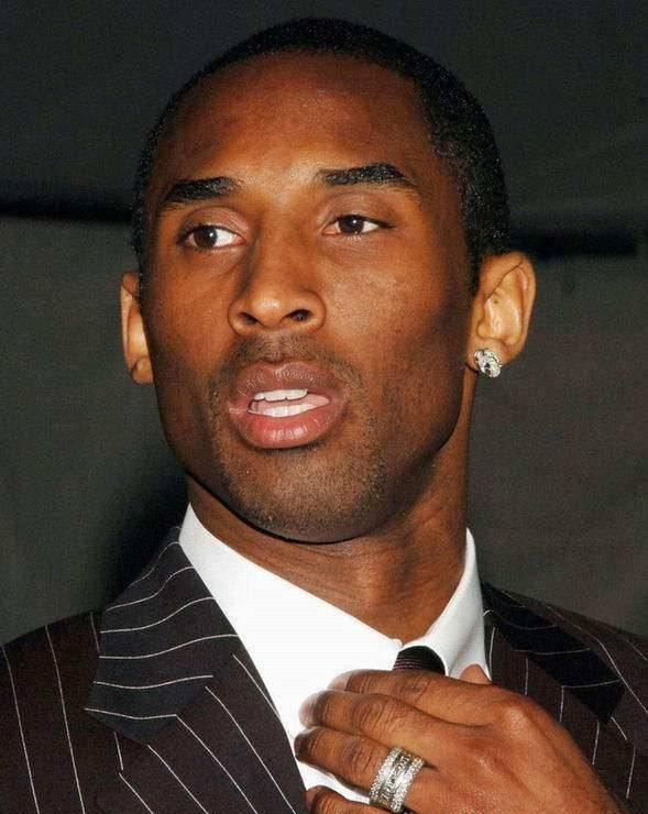 nba球星为什么都打耳洞（耳钉不是谁都能驾驭！NBA6大球员戴耳钉超霸气！科比戴的钻石最大）