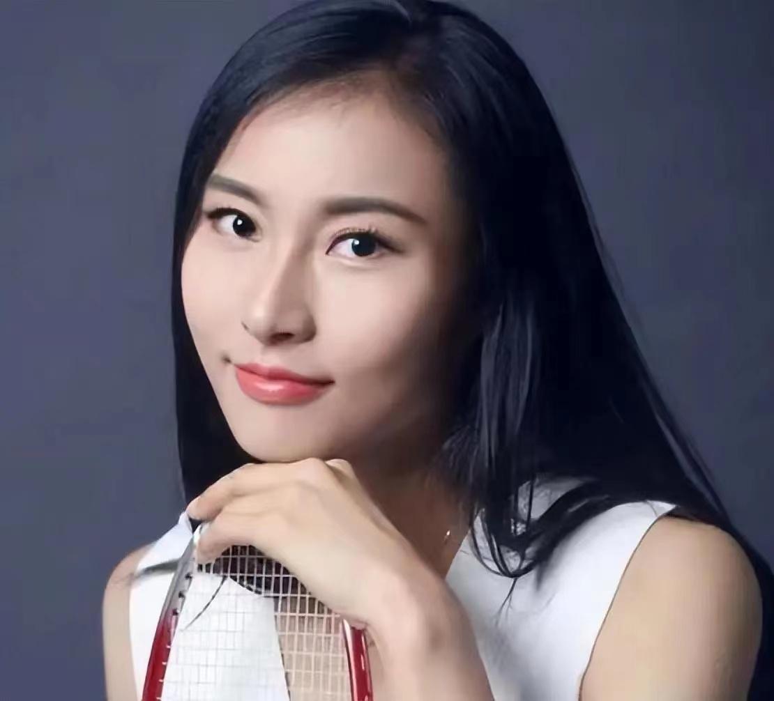 中国最早羽毛球一姐是(国羽一姐王仪涵:54次冠军换不来奥运金牌,退役后嫁师弟终得幸福)