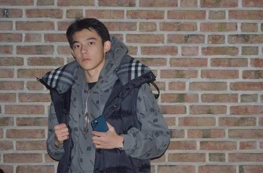 前足球运动员李明是哪个（李明：很意外李嗣镕突然网络走红 认为儿子比同龄的自己稍逊一筹）