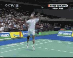 羽毛球是如何扣杀的（羽毛球扣杀不出暴力的球，多半是动作流程不正确，六个步骤不能少）