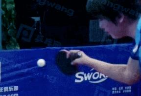 乒乓球怎么发旋转球（学会这招发球，同样的动作发两种旋转的球，不信你的对手不上当）